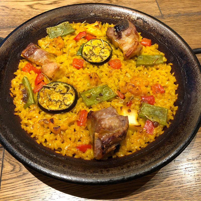 豚スペアリブと季節野菜のパエリア(丸の内バルポルティージョ)