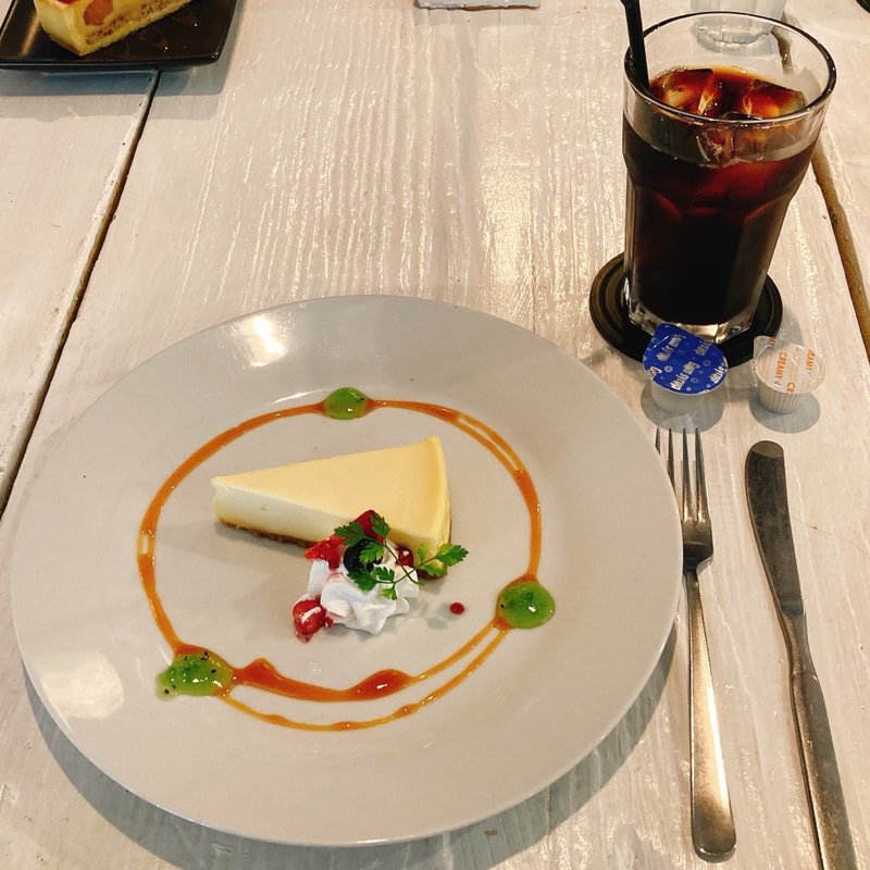 レアチーズケーキ、アイスコーヒー(D Lounge)