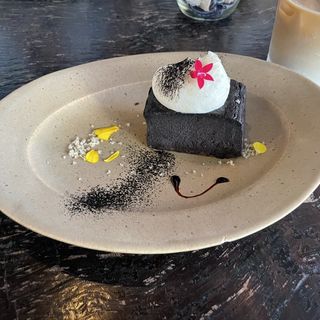 黒いチーズケーキ(コマグラカフェ)