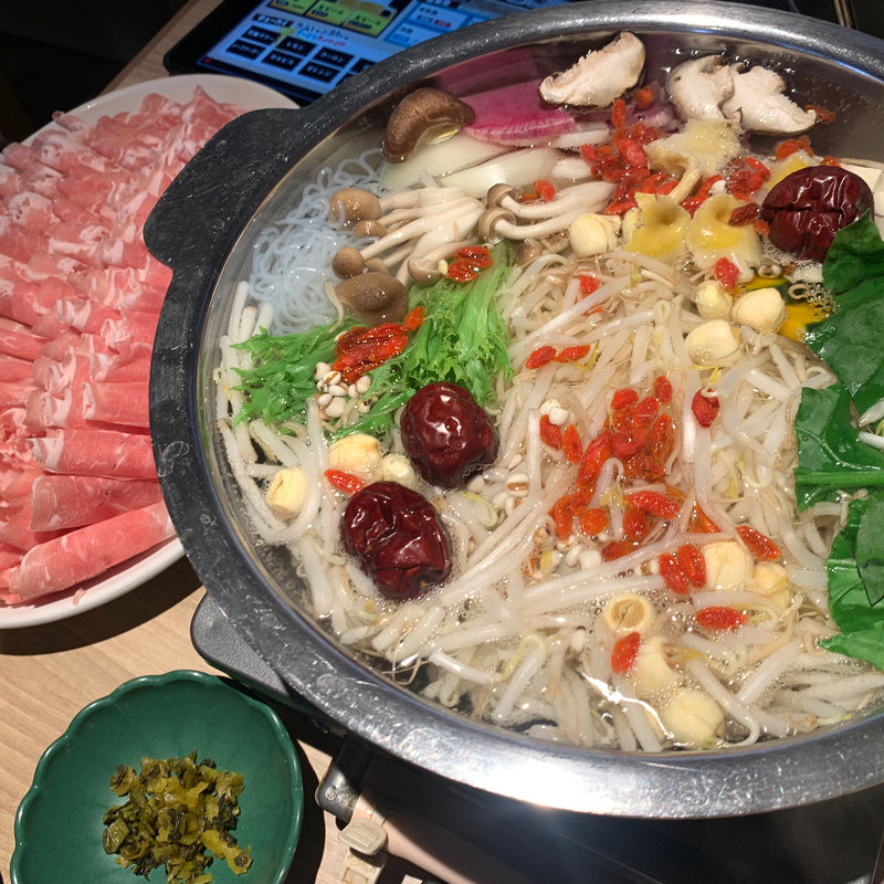 ラムしゃぶ食べ·飲み放題(ラムしゃぶ金の目 新宿店)