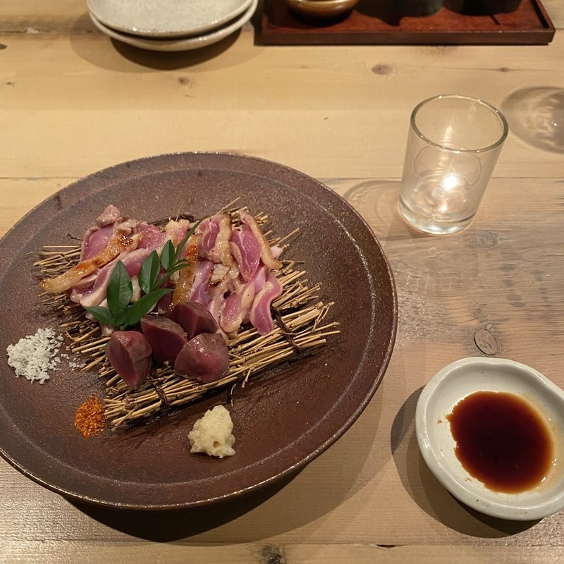 宮崎県 黒岩土鶏もも肉のタタキ(炭焼居酒場 IGORCOSY 渋谷本店)