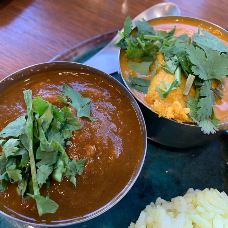 2種盛り 山椒ポーク/日替り(スリランカ風チキンと南瓜のココナッツカレー)(リコ プア （rico pua）)