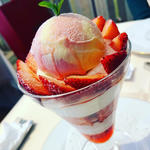 ストロベリーパフェ
