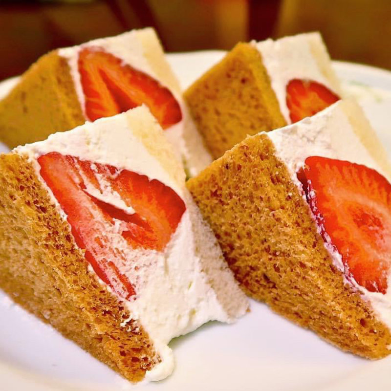 大粒苺サンドイッチ(銀座千疋屋)