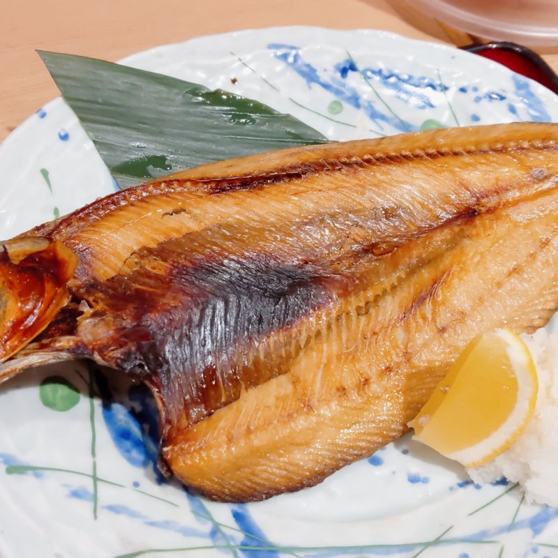 春告魚開き焼きと鰹のっけ盛り定食(築地食堂源ちゃん 神保町店 )