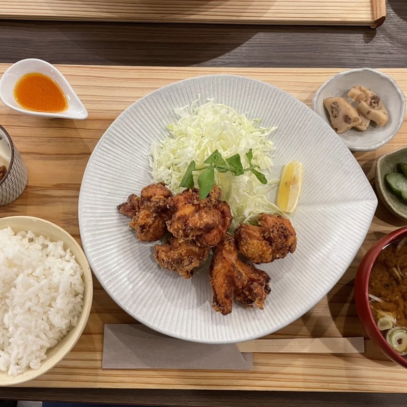 醤油風味のがっつりもも唐揚げ定食(朝日湯源泉 ゆいる)