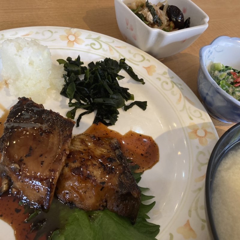 ぶり照焼定食(小池寿司食堂)