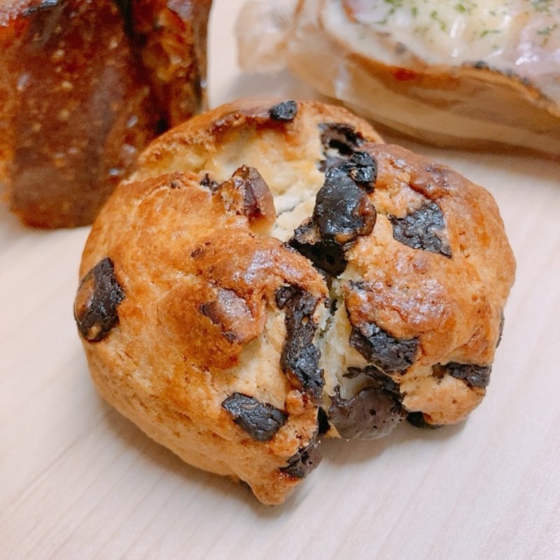 スコーン（チョコ&マカダミア）(GRIND BAKERY )