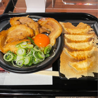 小江戸黒豚焼き餃子＋焼豚丼セット(ナンジャタウン　餃子の宮　でんでん)