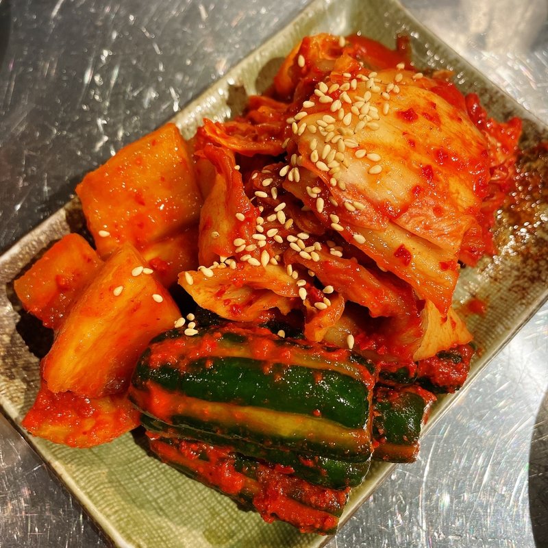 本格自家製キムチ盛り合わせ(炭火焼ホルモン かなめ)