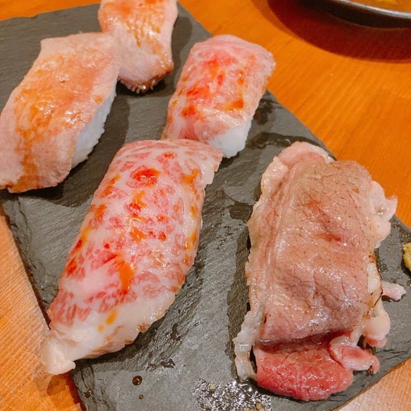 肉寿司（コウネ、肉寿司、牛タン）一貫(大衆肉酒場いしい)