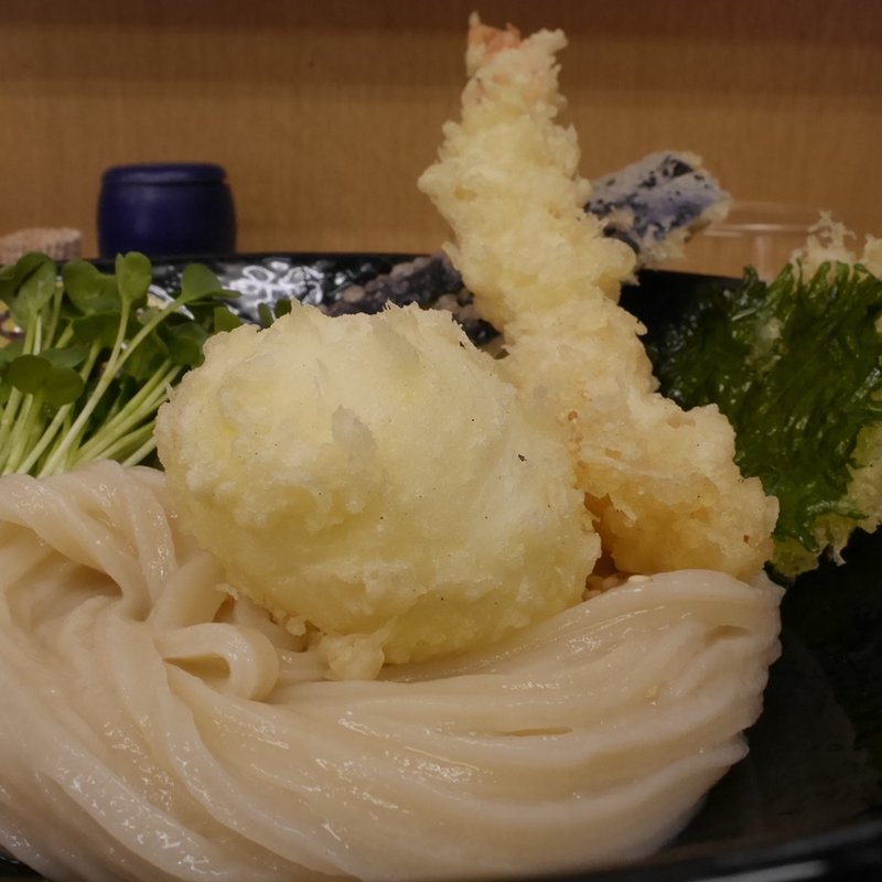 海老玉天の生醤油うどん(手打ちうどん 紅屋)
