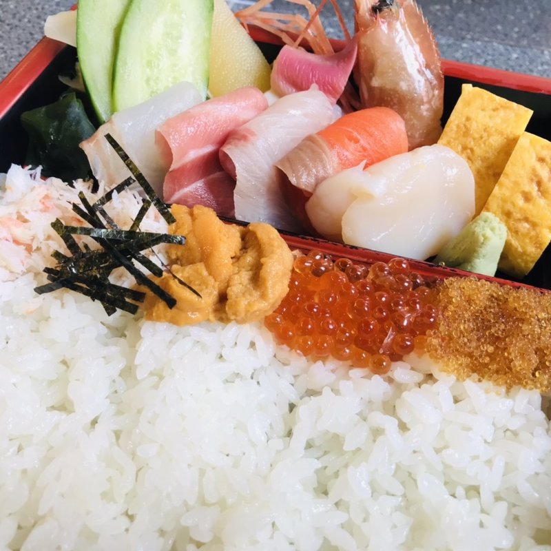 特上海鮮ちらし寿司(寿楽)