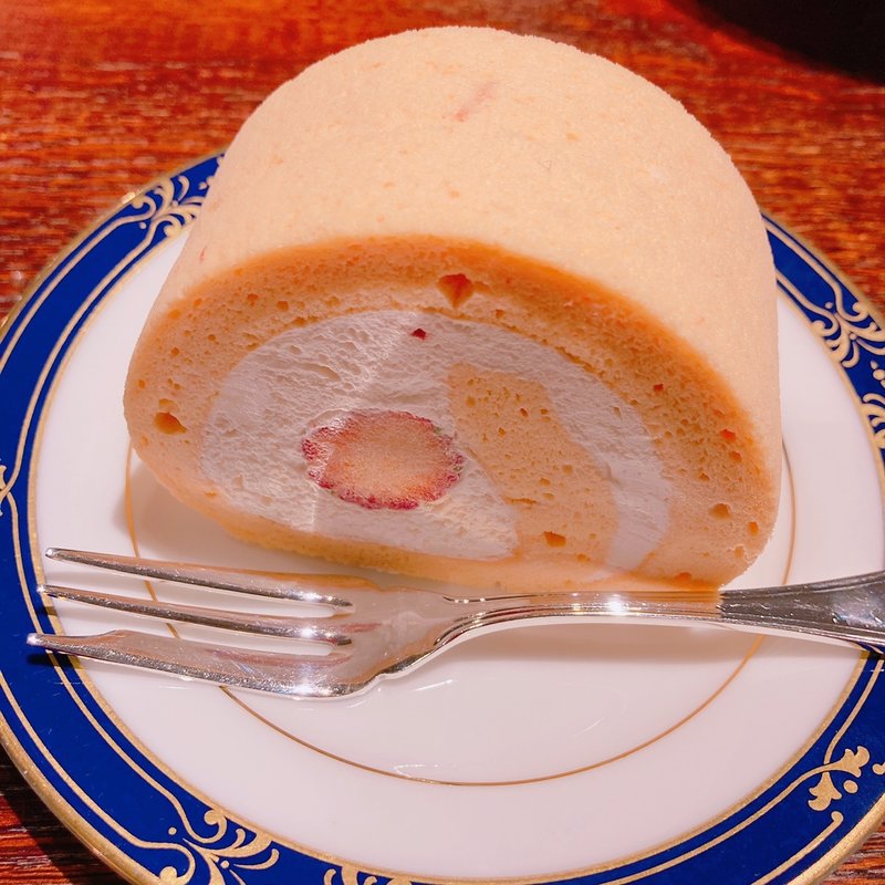 横濱元町ロール（イチゴミルク）(霧笛楼　Cafe Next-Door)