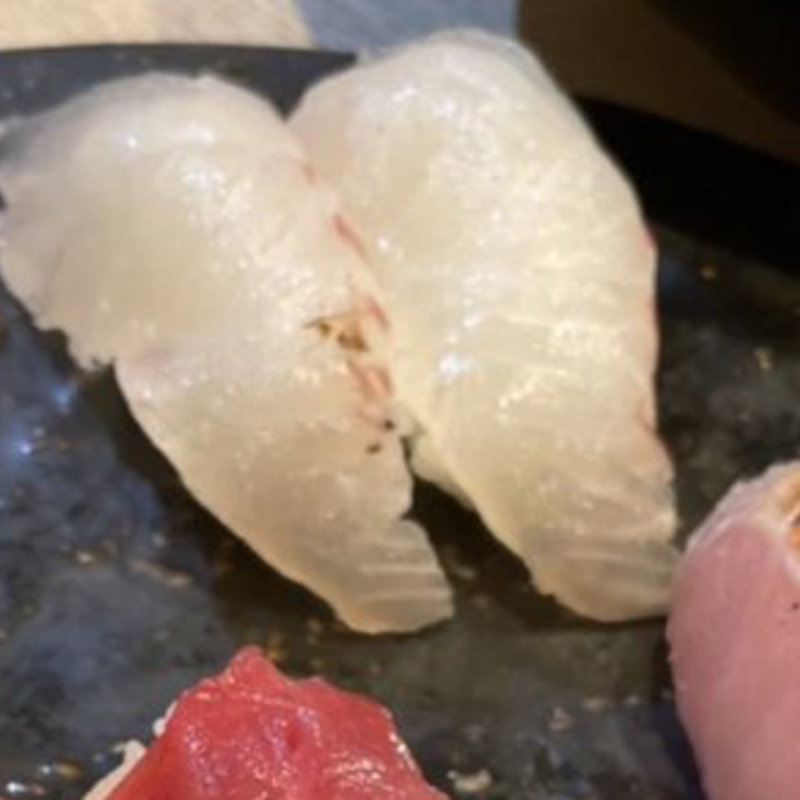 鯛握り(丸秀鮮魚店 大橋店 （【旧店名】 毎日笑売 だお）)