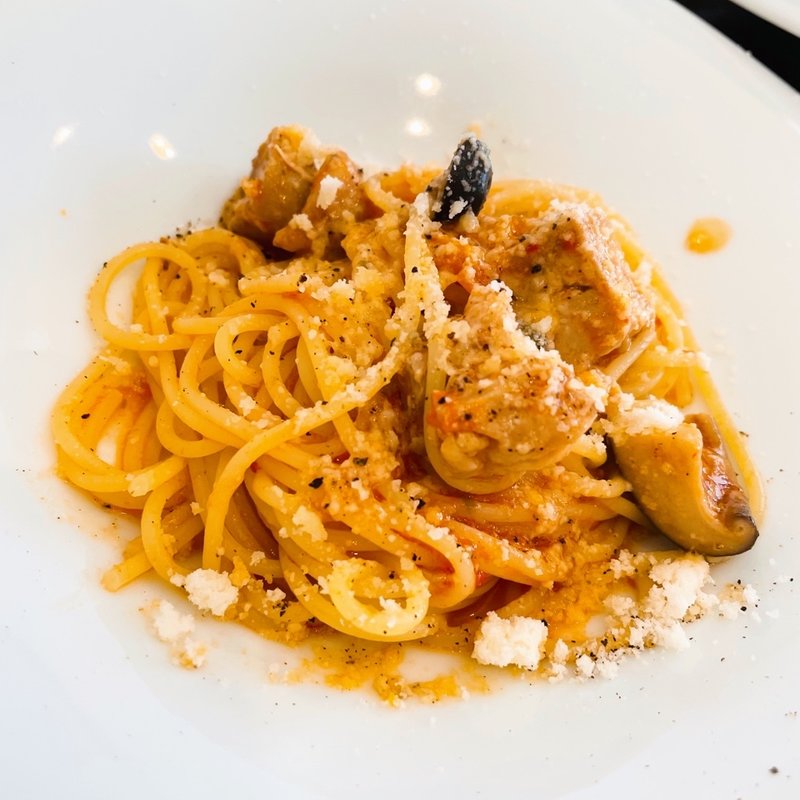 トマトとソーセージのパスタ(MareBlu & MORAN BAGEL)