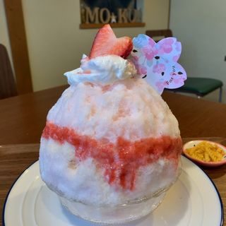 桜ホワイトチョコいちご(sweets&cafe MOKU MOKU)
