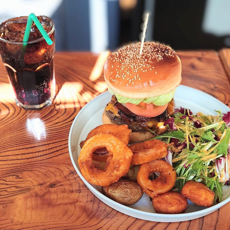 ベーコンチーズバーガースペシャルセット(Overcook Burger Bar)