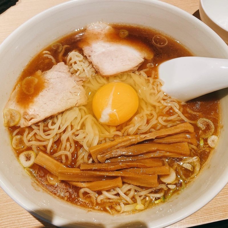 中華麺中、生卵(笹塚大勝軒)