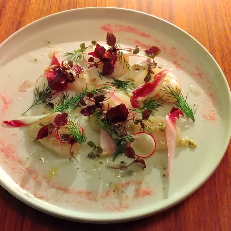 帆立と桜のカルパッチョ(SHIROIYA the LOUNGE)