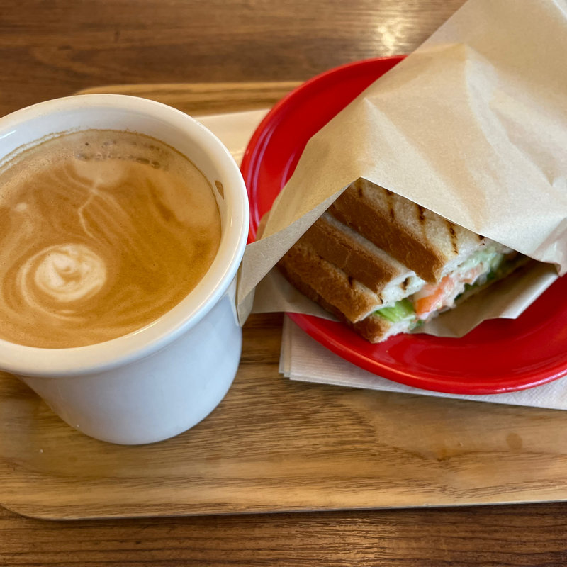 アボカドシュリンプサンド(ドロップコーヒー)