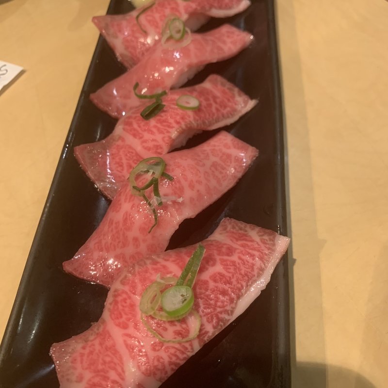 牛トロにぎり(焼肉えびすや)