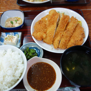 九州産鶏のジャンボカツ定食(定食の店 ごはん亭)