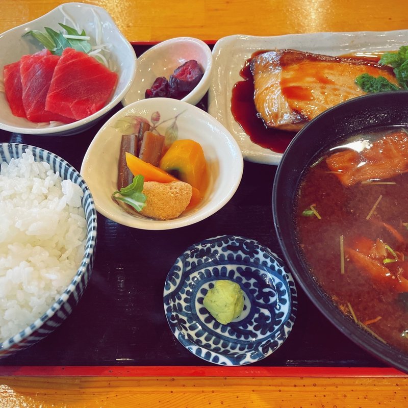 鰤の照り焼き定食(まぐろや 梅田芝田店)