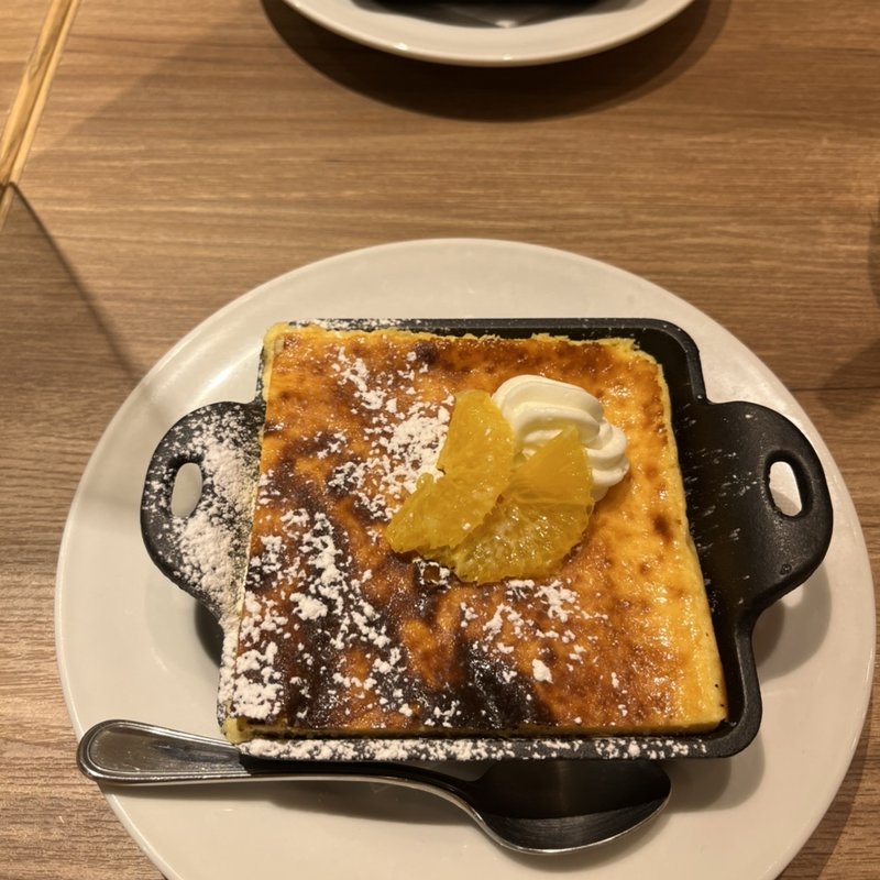朱卵のバスクチーズケーキ(cafe locally ルミネ横浜)