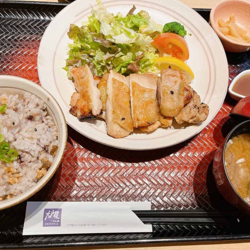 もろみチキンの炭火焼きと鶏ごぼう生姜ご飯定食(大戸屋 新横浜2丁目店 )