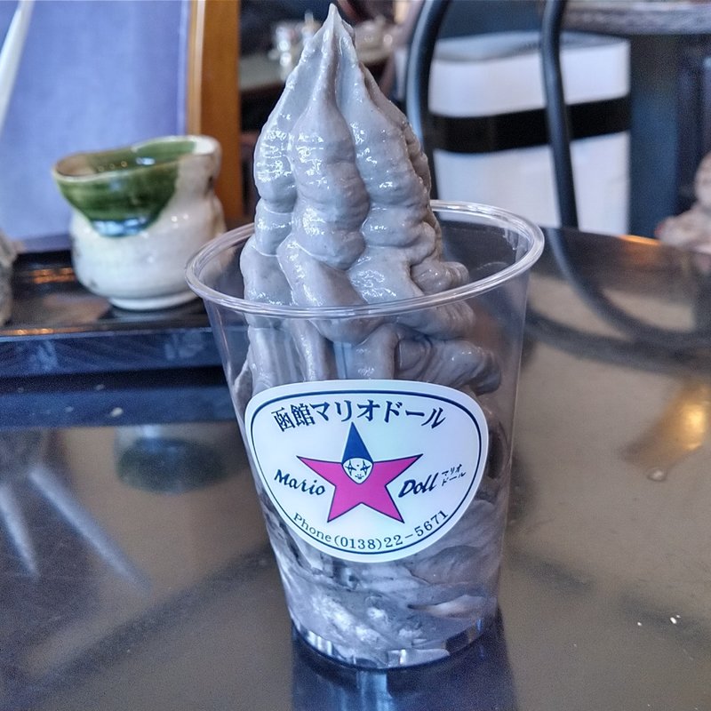 イカスミソフトクリーム(マリオドール )