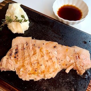 ルイビ豚ステーキ定食(芝大門精肉店)