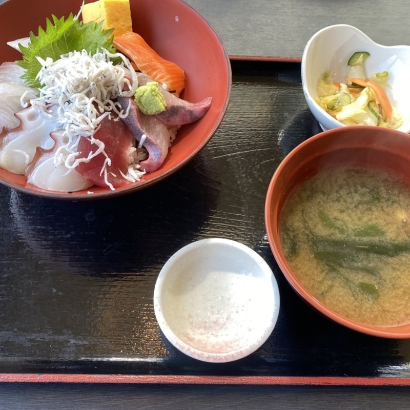 海鮮丼(海鮮茶屋 濱膳 （かいせんぢゃや はまぜん）)
