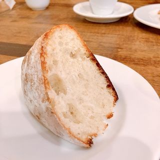 ランチセットのパン(ミオバール （Mio Bar）)