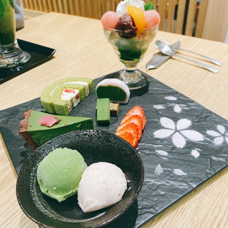 さくら抹茶スイーツプレート(伊藤久右衛門 本店)