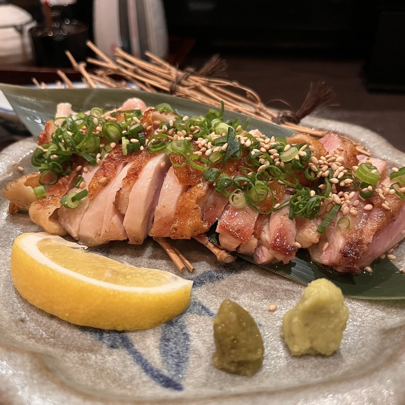 伊達鶏もも肉炭火炙りたたきハーフ(炭火焼鳥 もり穂 )