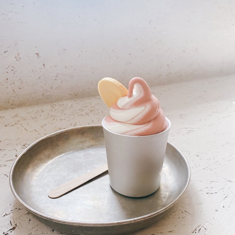 オリジナルソフトクリーム（いちご&ミルク）(walden woods kyoto)