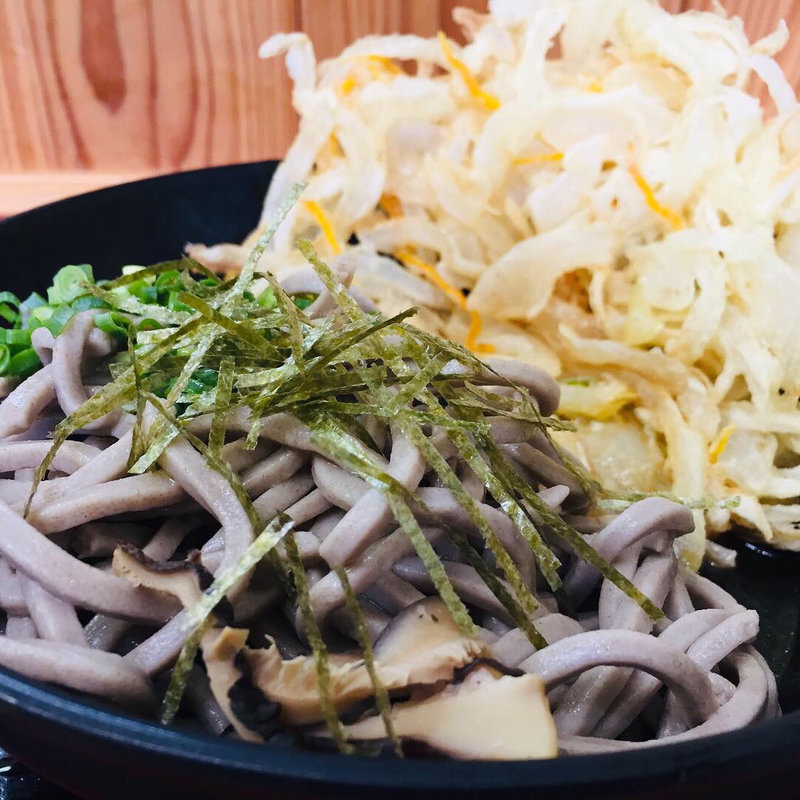 かき揚げ冷やしそば(そばの実 )