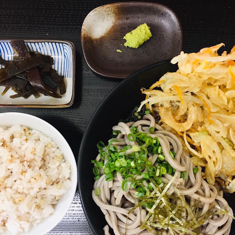 かき揚げ冷やしそば & そばの実めし(そばの実 )