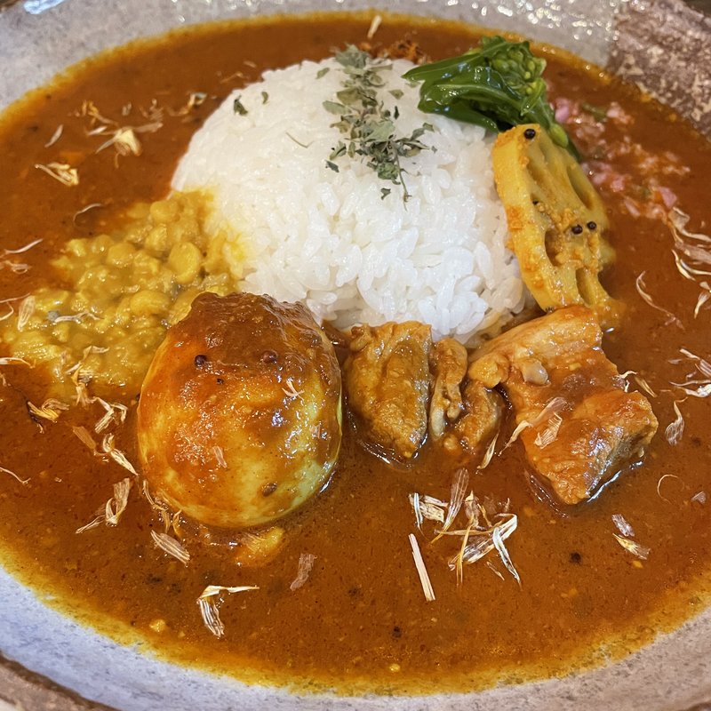 三元豚の角煮とマサラタマゴのスリランカカレー(限定)(らんらんルー)