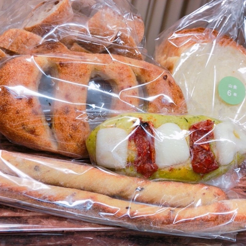 アンチョビのスティックパン(de tout Painduce エキマルシェ大阪店)