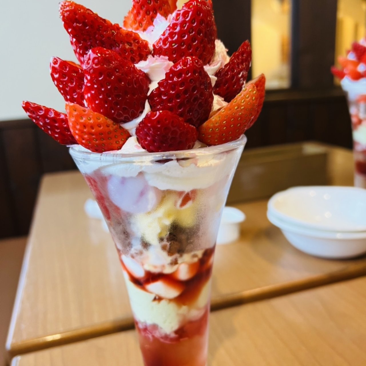 いちごとピスタチオのクィーンパフェ(ココス 習志野大久保店)の口コミ