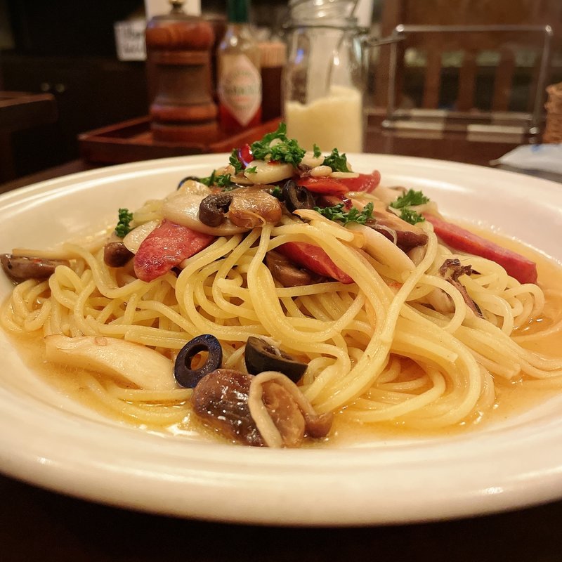 たっぷりキノコとチョリソーのアンチョビペペロンチーノ(KURA 中目黒店 （クラ）)