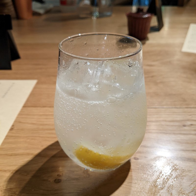 生搾りレモンサワー(まぐろとさば。中目黒)