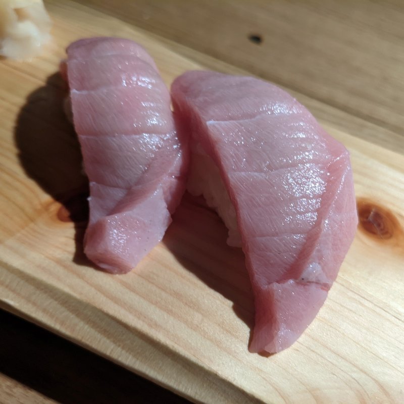 本鮪トロ握り(まぐろとさば。中目黒)