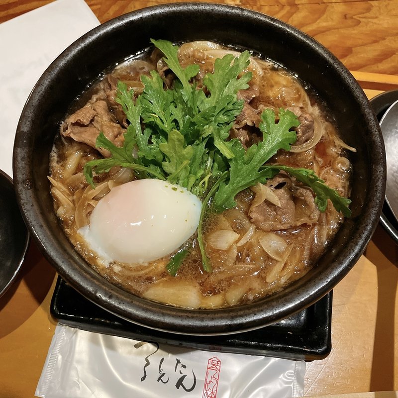 山椒香る新玉葱と牛すき焼きのおうどん(北新地本通り つるとんたん 琴しょう楼)