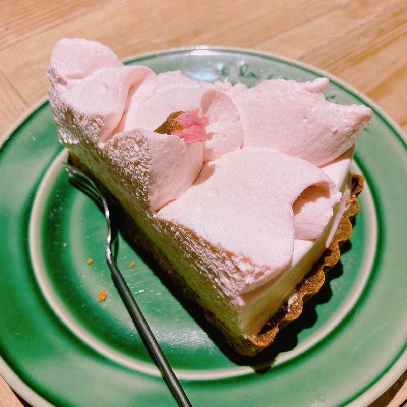 タルト・オ・サクラ(パティスリー・アラカンパーニュ 池袋店 （PATISSERIE a la campagne）)