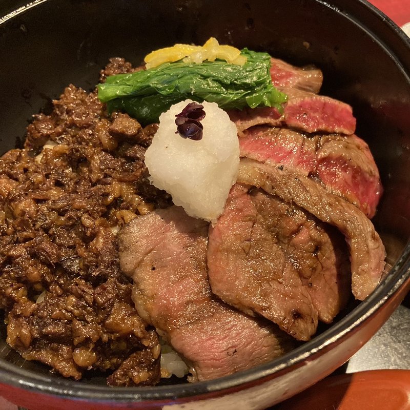 A5ランク黒毛和牛贅沢重 松(翔山亭神楽坂本館 （ショウザンテイ）)