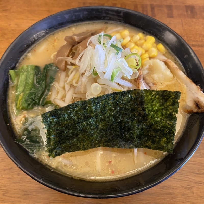 豚こくみそらーめん(麺屋しらかば)