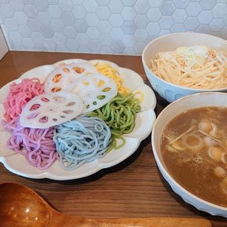 六色の麺のつけ麺+大盛り(カフェと迷ってラーメン屋)